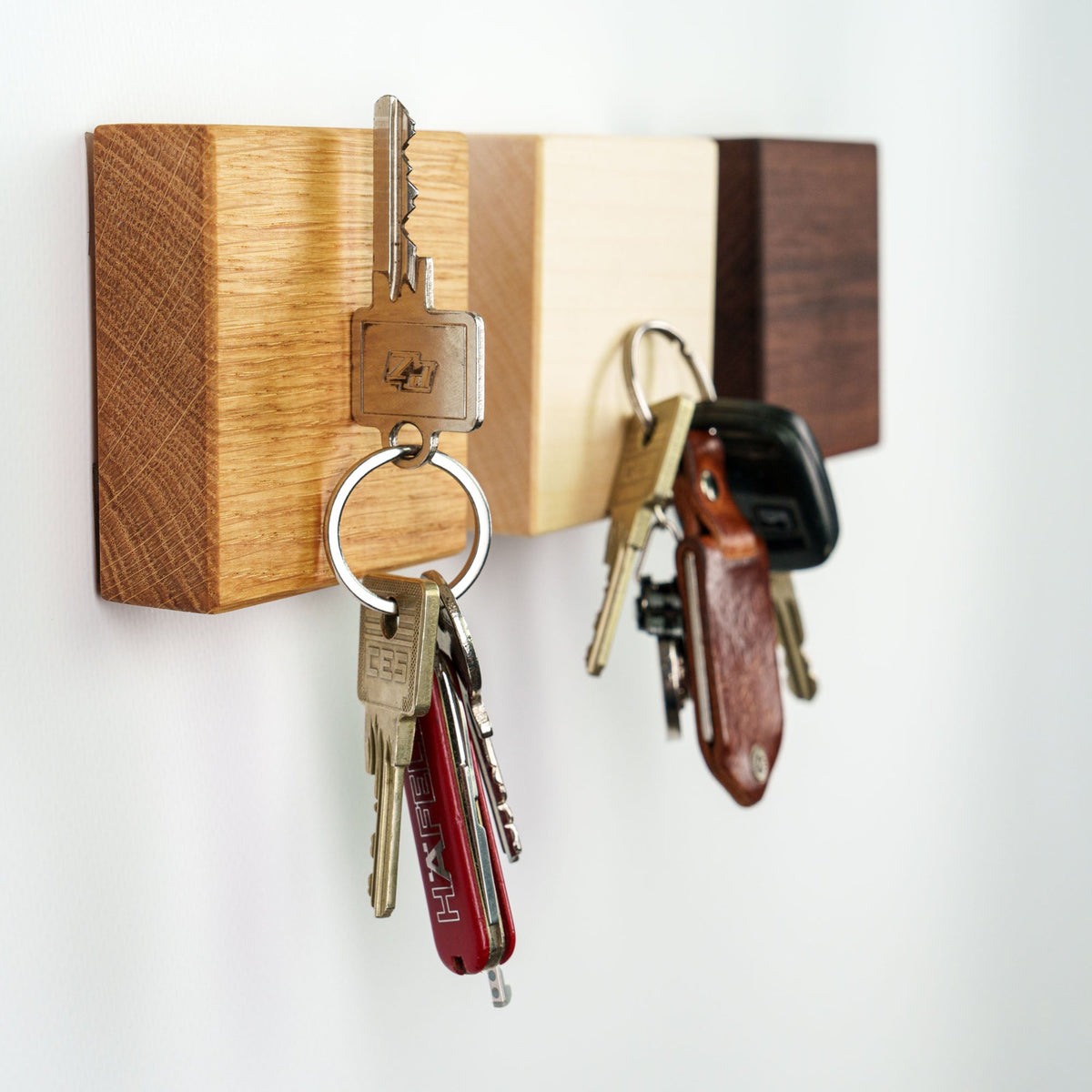 Magnethalter CUBE aus Holz – 3er- oder 4er-Set