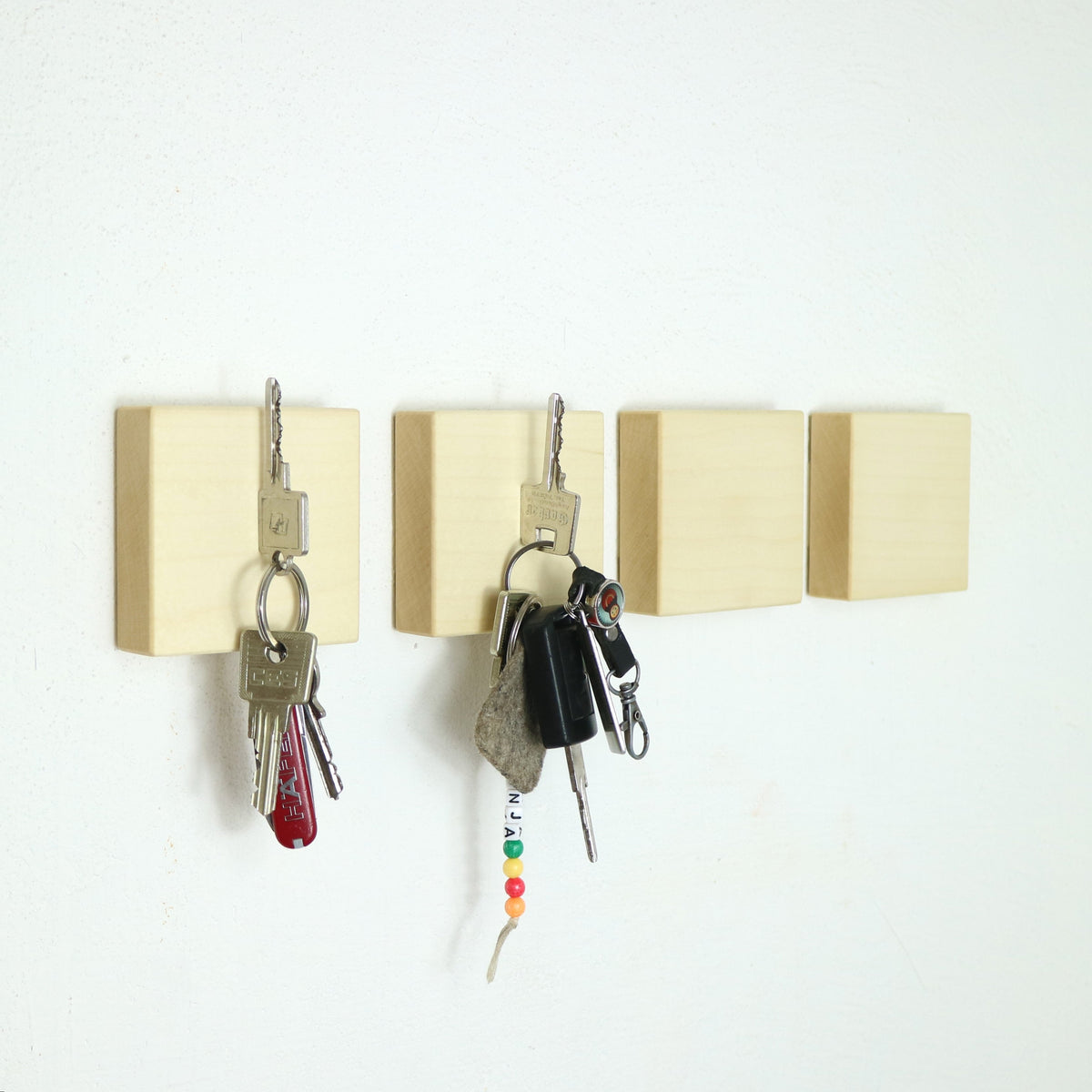 Magnethalter CUBE aus Holz – 3er- oder 4er-Set